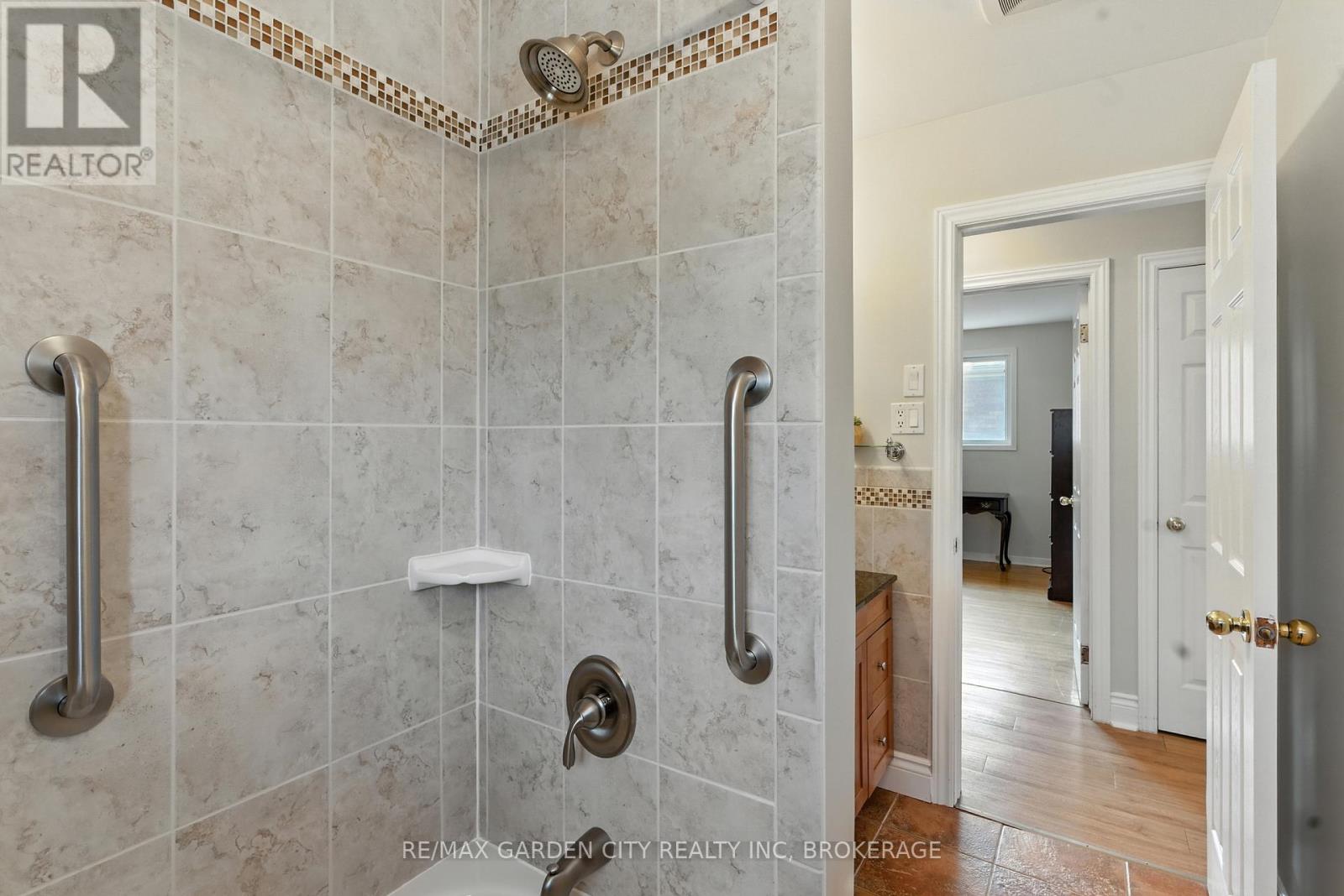 28 Faye Crescent, St. Catharines (Lakeport), Ontario  L2N 1N7 - Photo 23 - X12431235