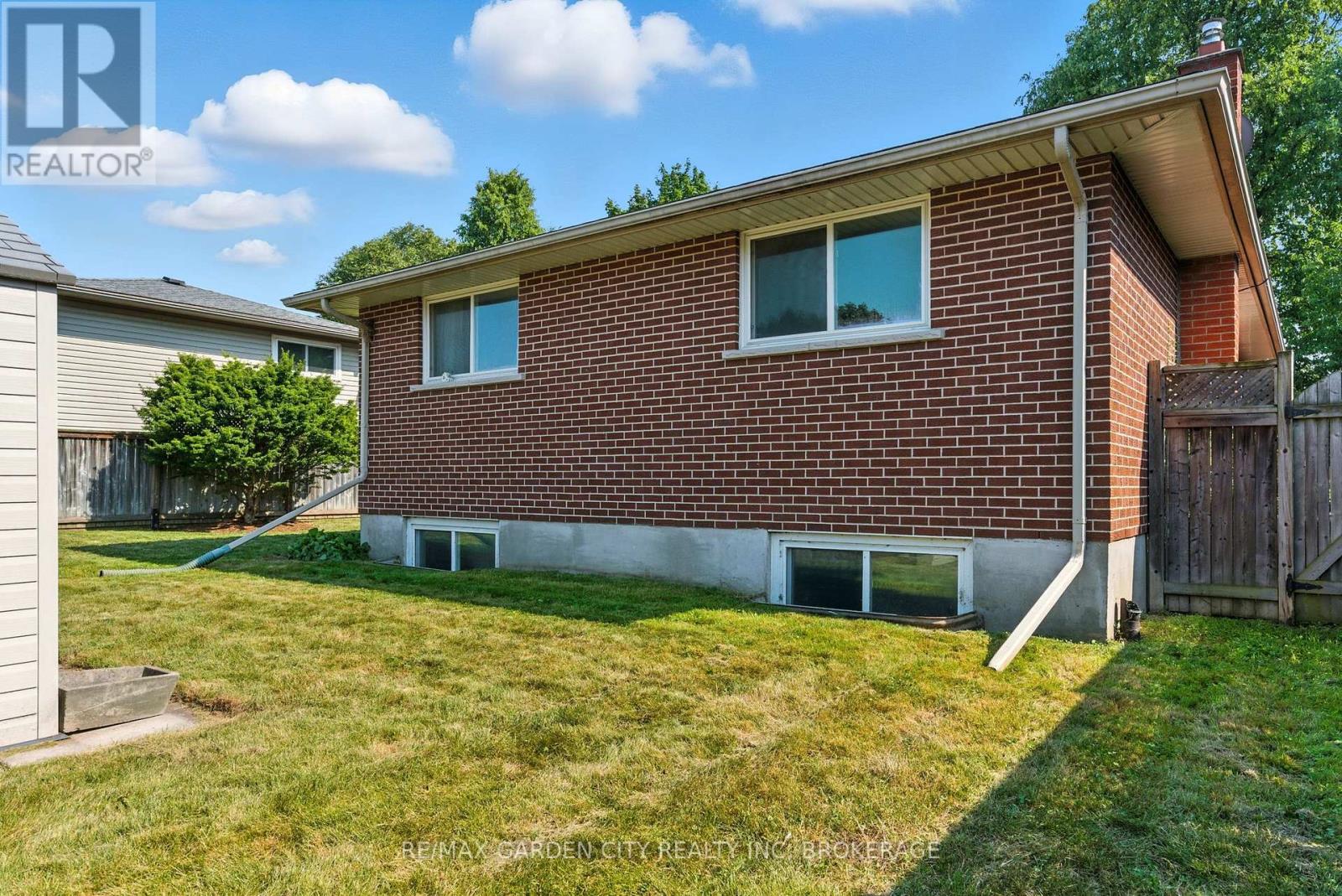 28 Faye Crescent, St. Catharines (Lakeport), Ontario  L2N 1N7 - Photo 38 - X12431235