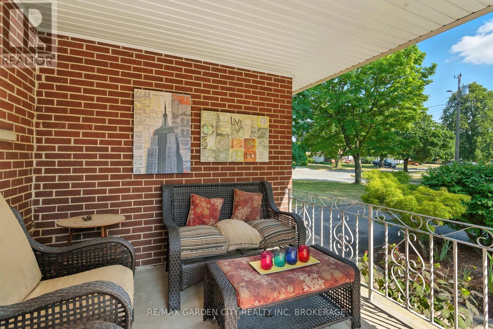 28 Faye Crescent, St. Catharines (Lakeport), Ontario  L2N 1N7 - Photo 4 - X12431235