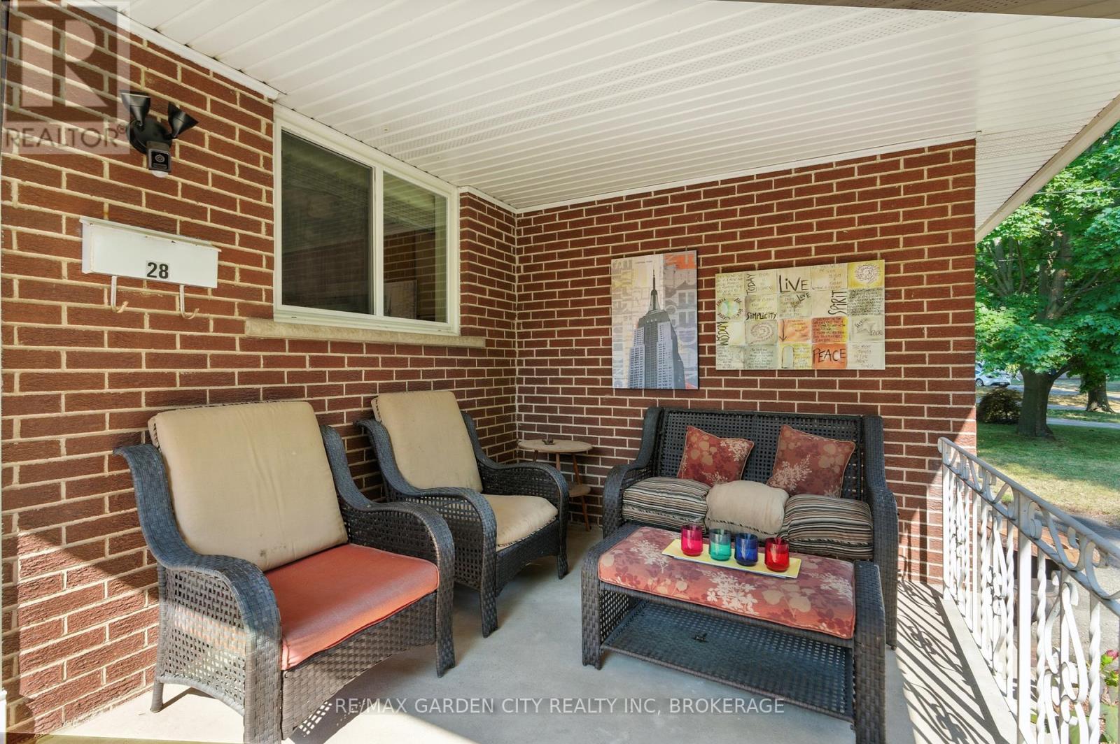 28 Faye Crescent, St. Catharines (Lakeport), Ontario  L2N 1N7 - Photo 5 - X12431235