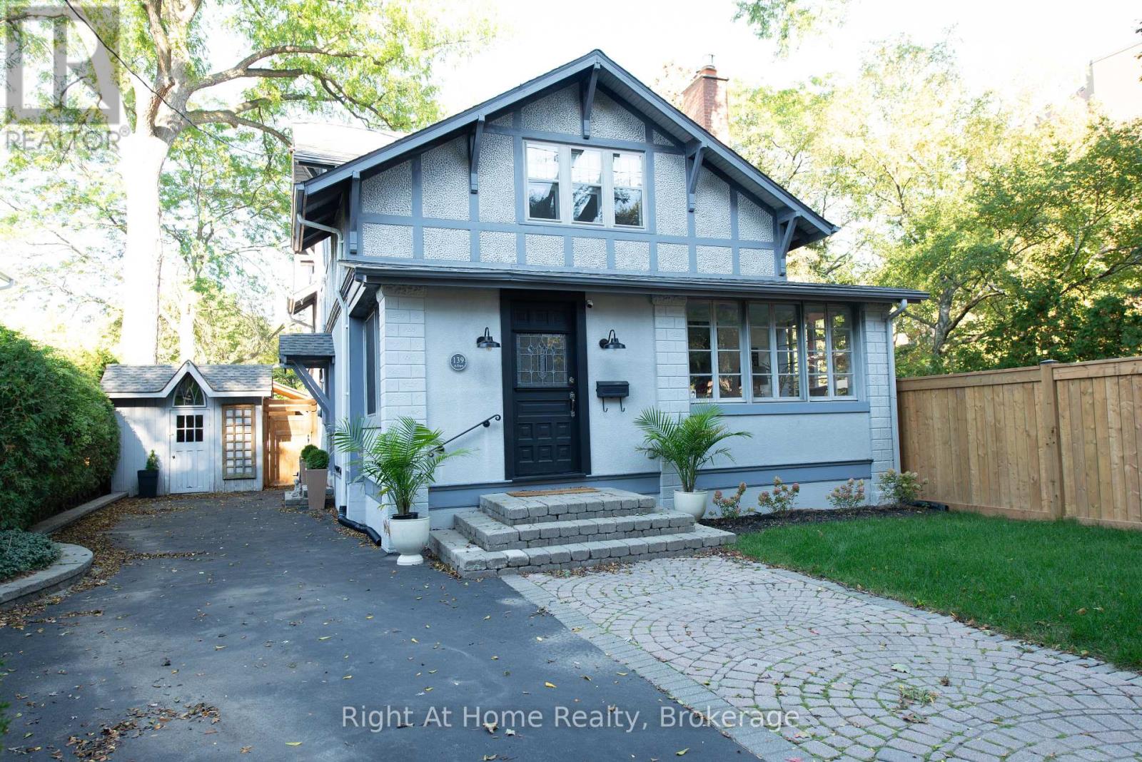 139 ALLAN STREET, Oakville, Ontario