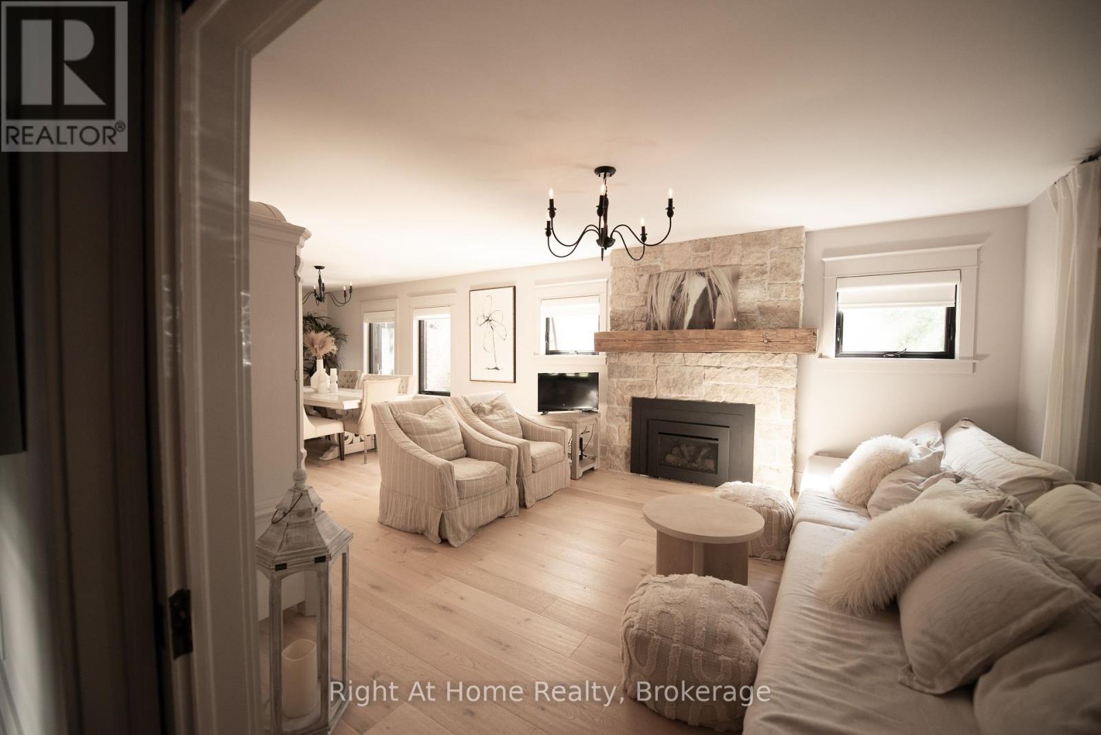 139 Allan Street, Oakville, Ontario  L6J 3N6 - Photo 7 - W12381204