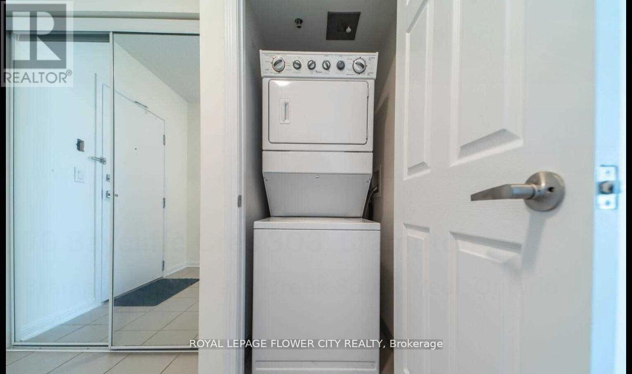 303 - 70 Baycliffe Crescent, Brampton, Ontario  L7A 0Z5 - Photo 7 - W12431245