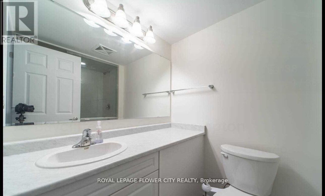 303 - 70 Baycliffe Crescent, Brampton, Ontario  L7A 0Z5 - Photo 9 - W12431245