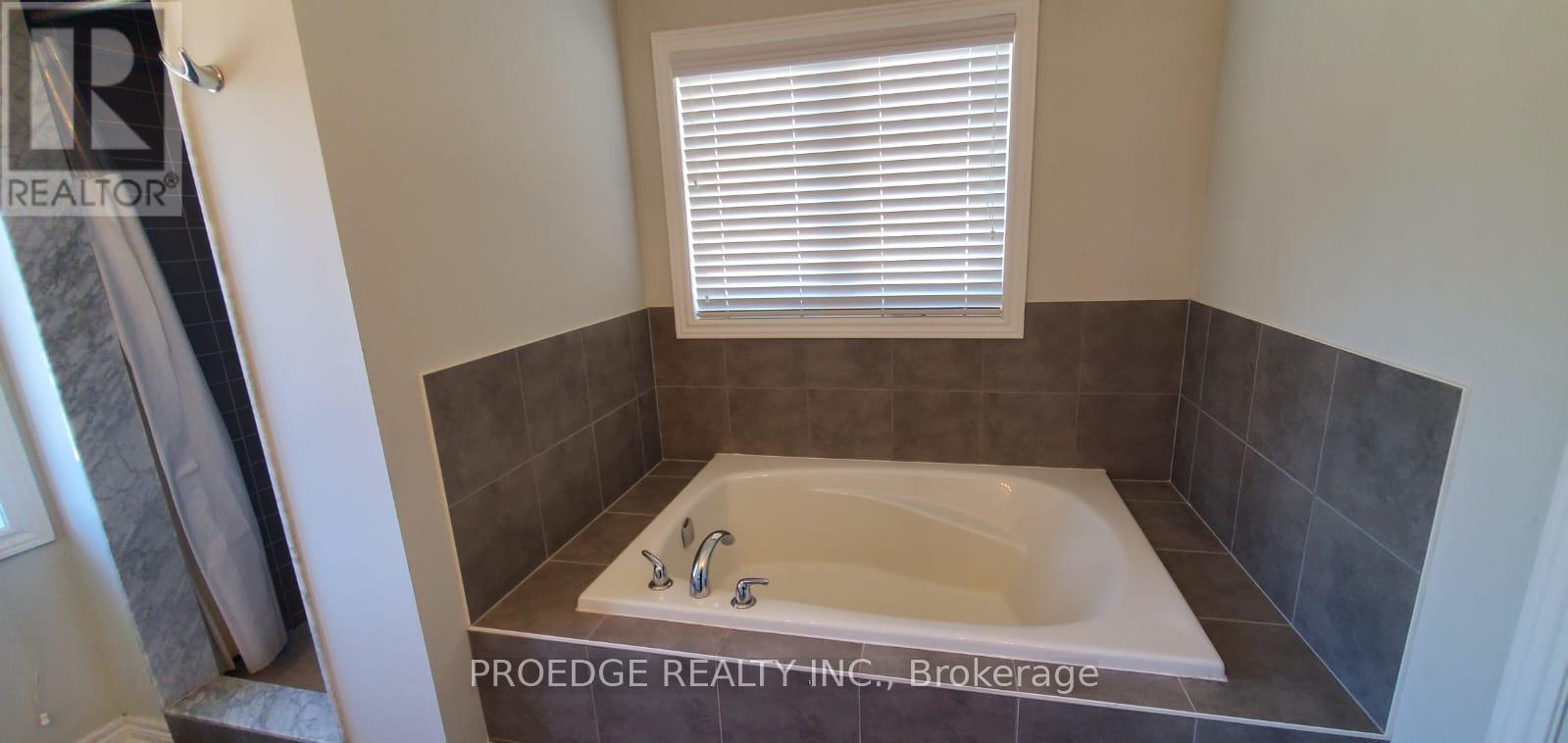103 Bridlewood Boulevard E, Whitby, Ontario  L1R 3R8 - Photo 8 - E12431250
