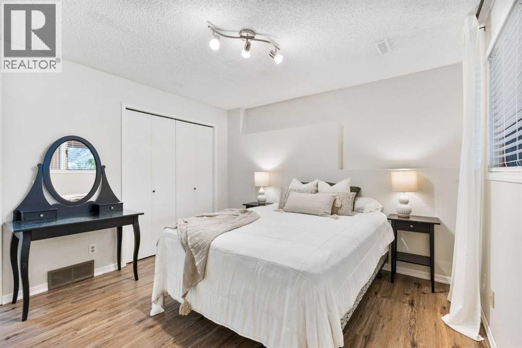 2 Riverside Place, Cochrane, Alberta  T4C 1J6 - Photo 37 - A2255683
