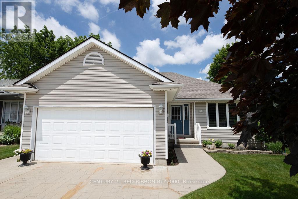 38 Bella Street, Strathroy-Caradoc, Ontario  N7G 1C4 - Photo 2 - X12226426