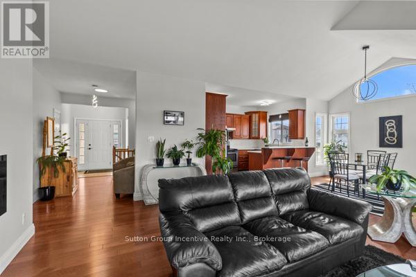 22 Bourgeois Beach Road, Tay, Ontario  L0K 2A0 - Photo 12 - S12431260