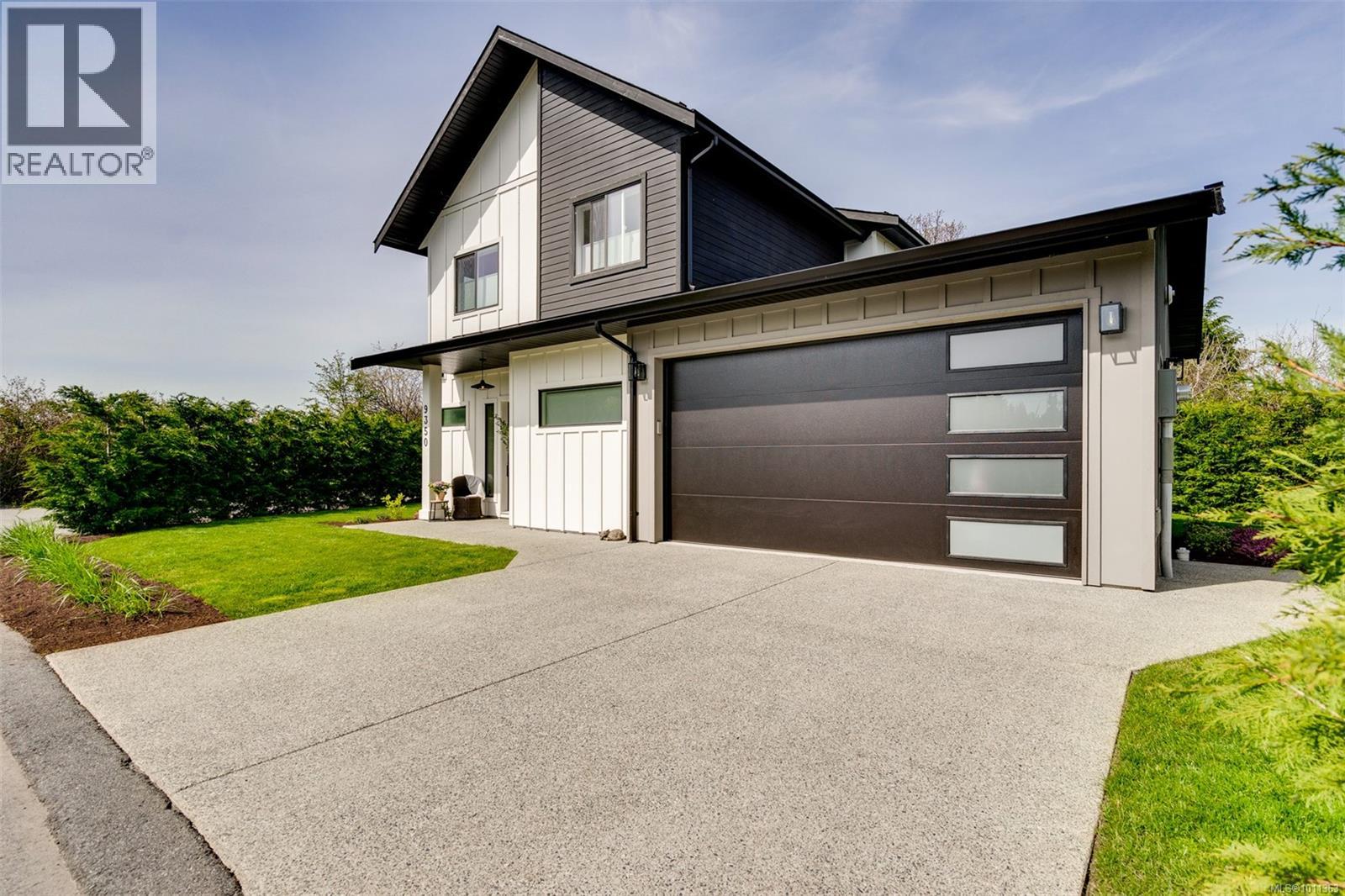 9350 East Saanich Rd, North Saanich, British Columbia  V8L 1H9 - Photo 4 - 1011363