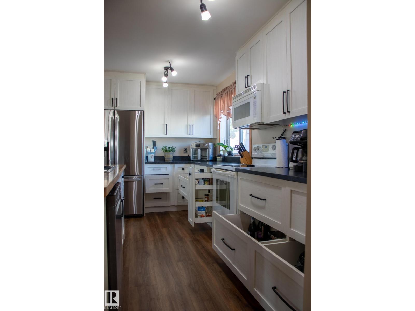 16050 95 Av Nw, Edmonton, Alberta  T5P 0A7 - Photo 4 - E4455291