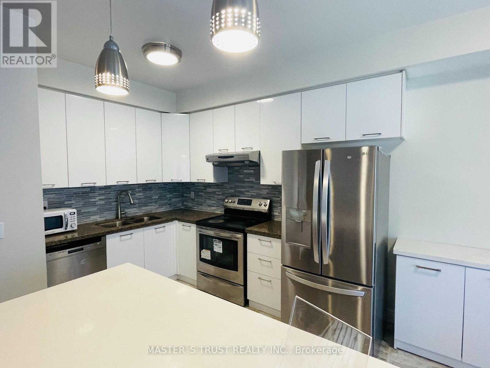 418 The Bridle Walk, Markham, Ontario  L6C 2M5 - Photo 10 - N12431259