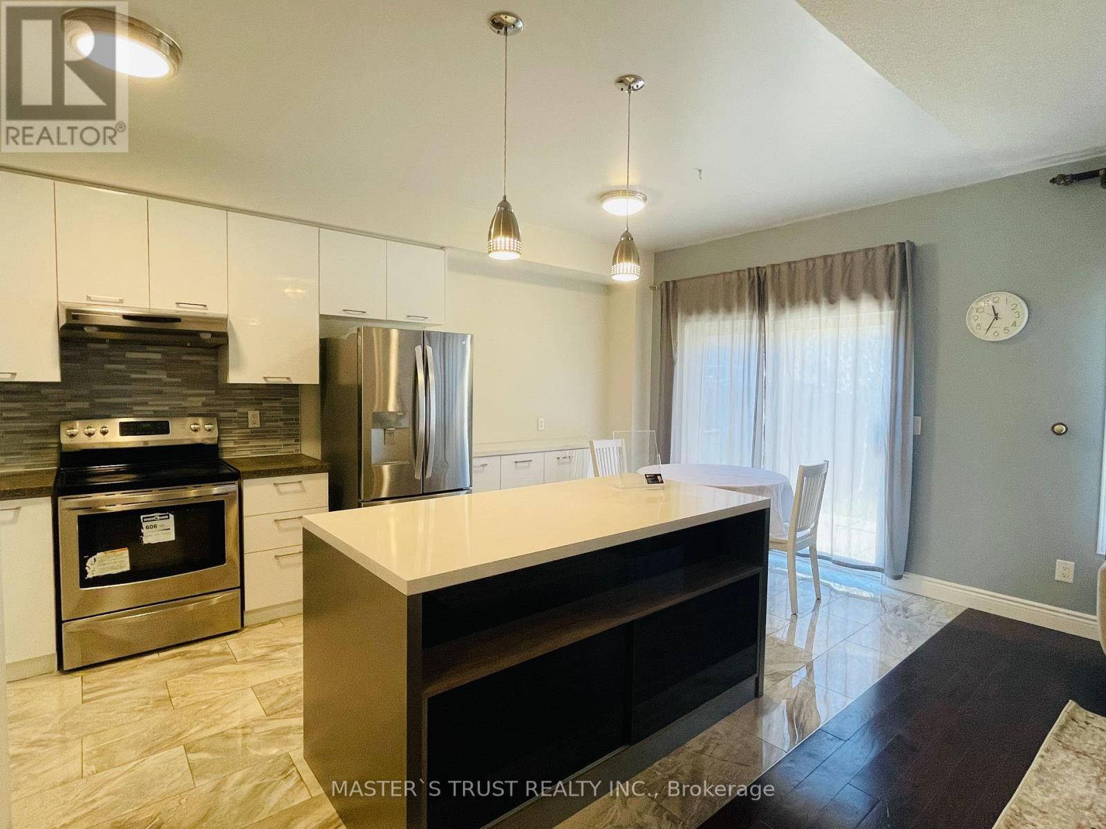 418 The Bridle Walk, Markham, Ontario  L6C 2M5 - Photo 11 - N12431259