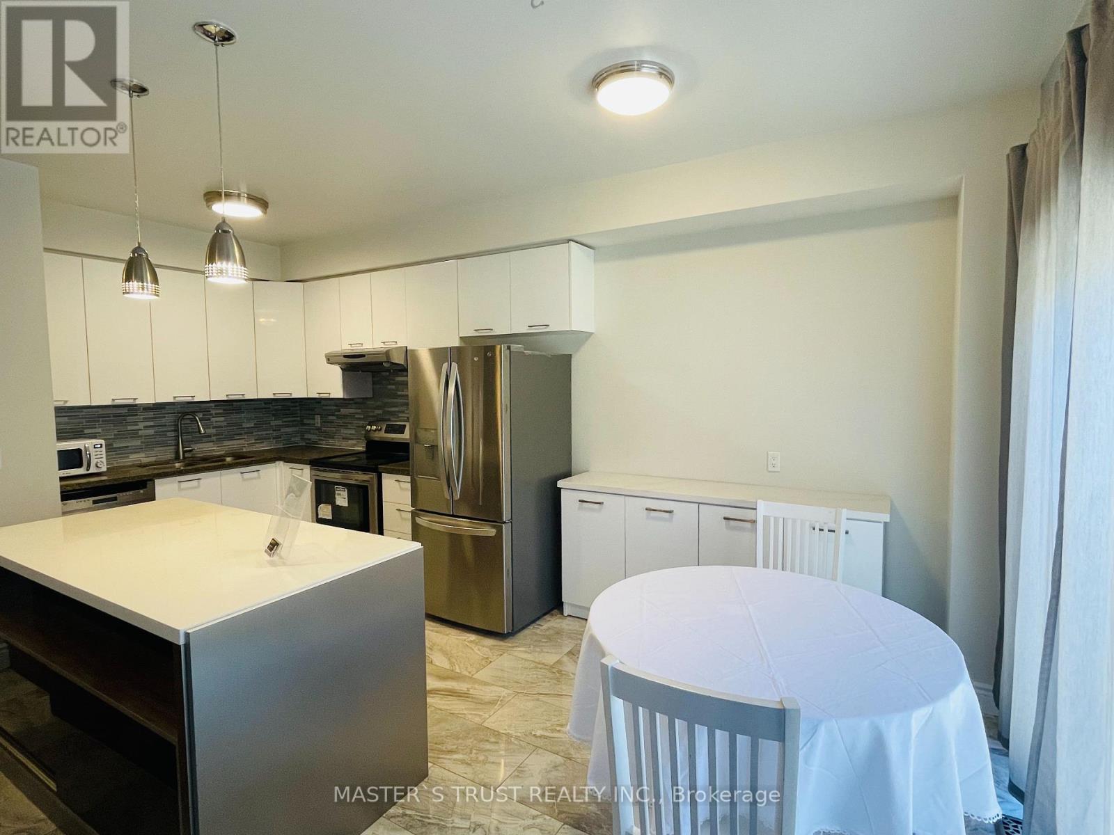 418 The Bridle Walk, Markham, Ontario  L6C 2M5 - Photo 12 - N12431259
