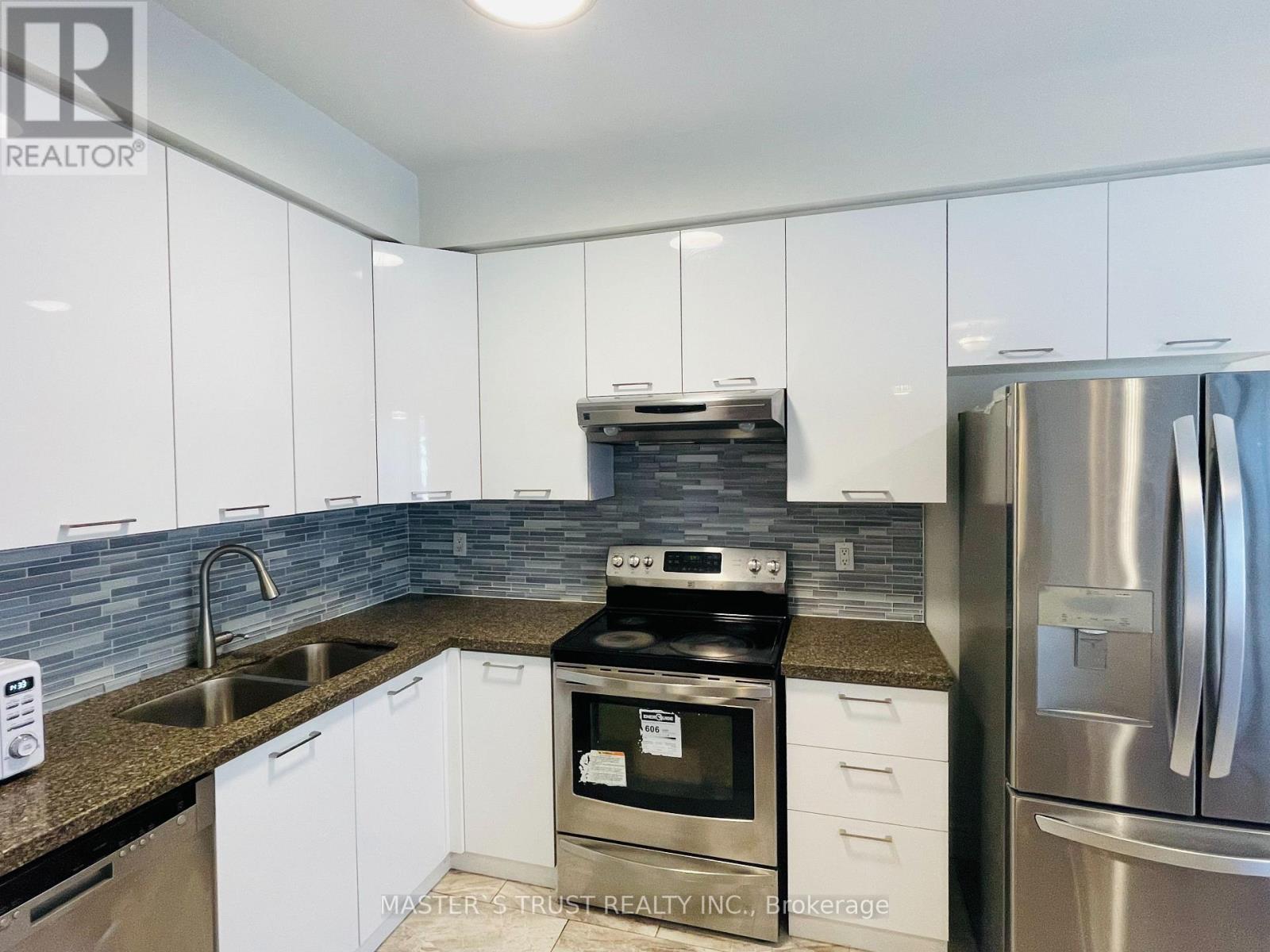 418 The Bridle Walk, Markham, Ontario  L6C 2M5 - Photo 13 - N12431259
