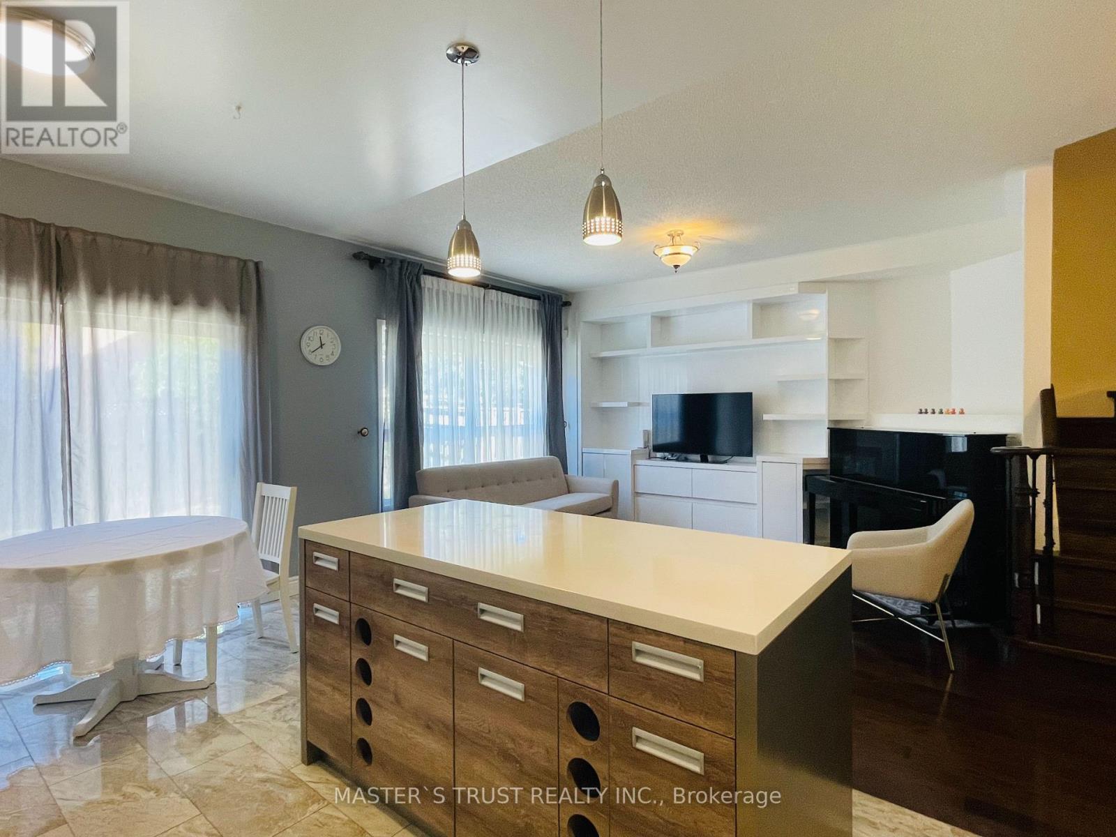 418 The Bridle Walk, Markham, Ontario  L6C 2M5 - Photo 15 - N12431259