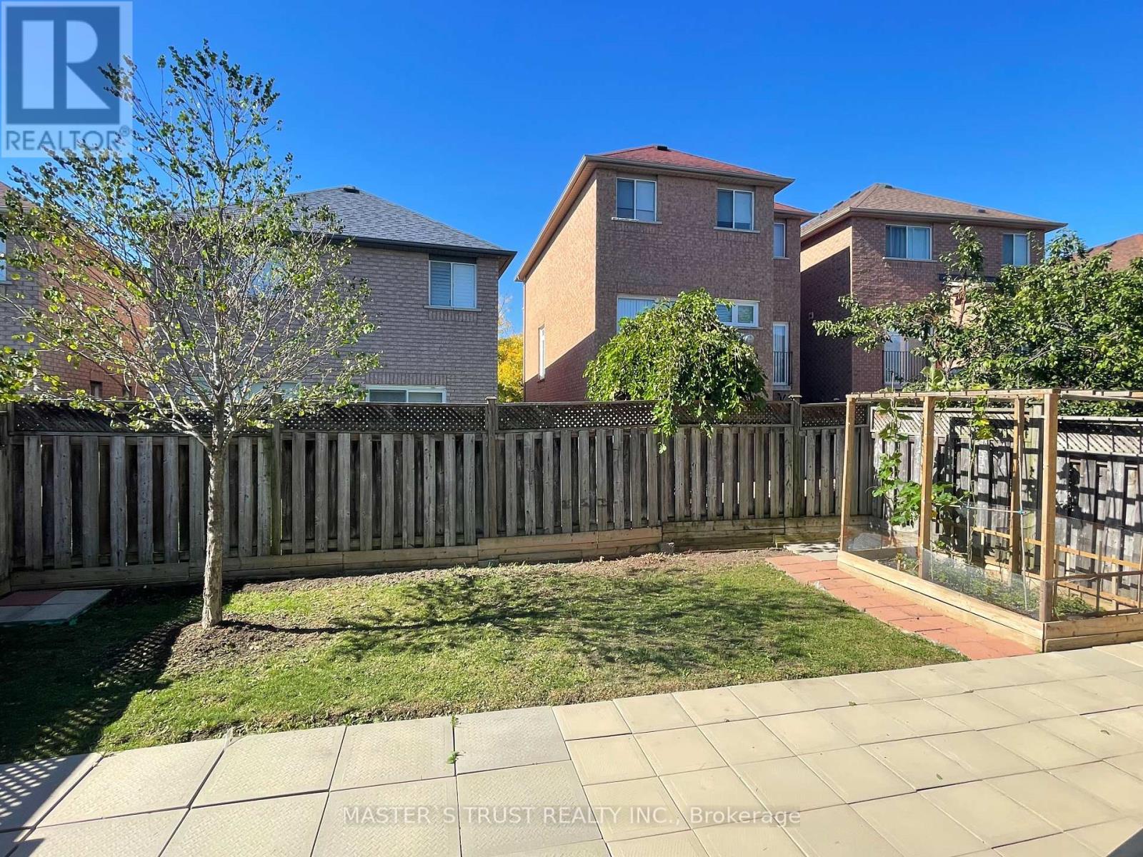 418 The Bridle Walk, Markham, Ontario  L6C 2M5 - Photo 19 - N12431259