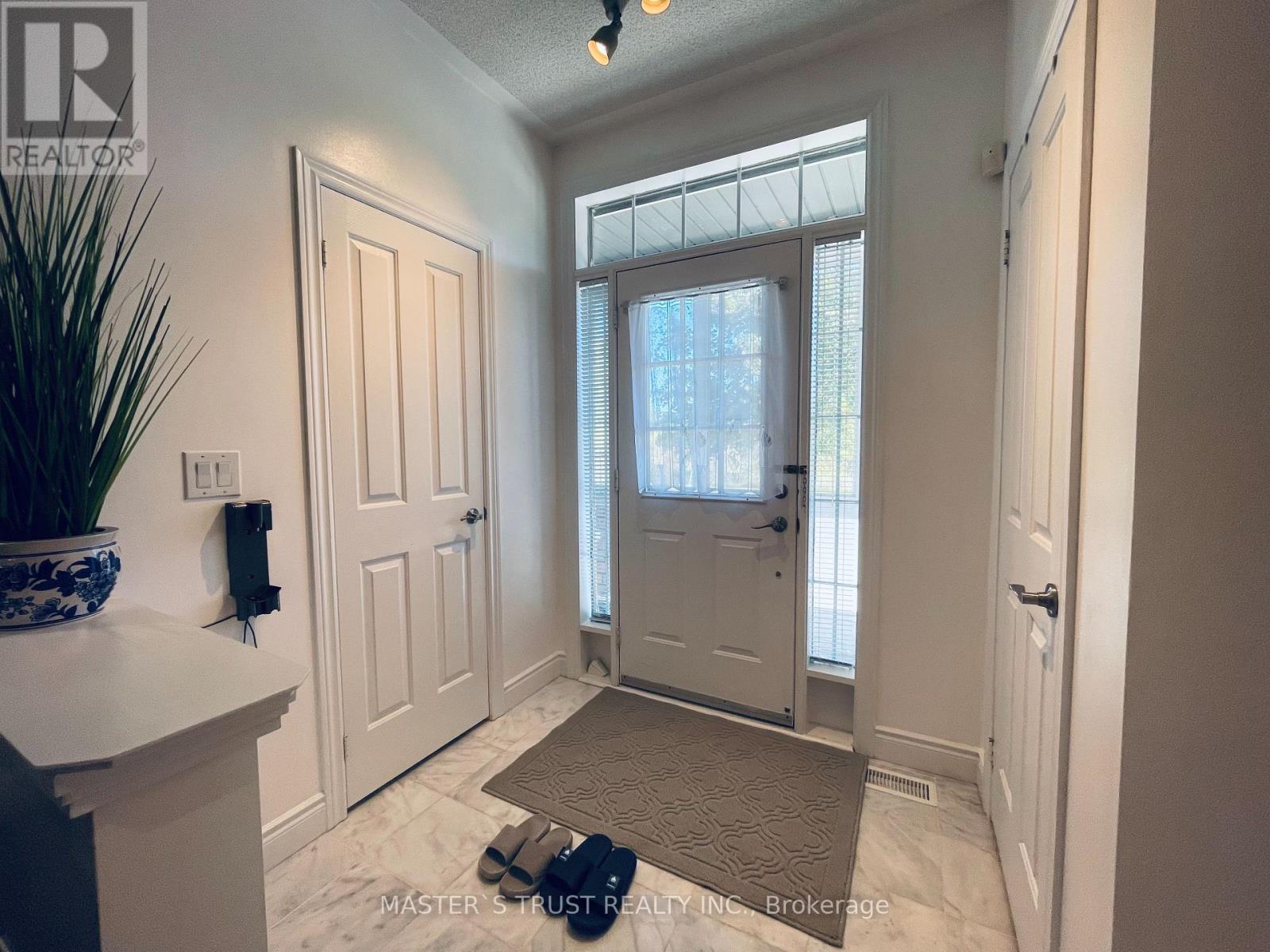 418 The Bridle Walk, Markham, Ontario  L6C 2M5 - Photo 2 - N12431259