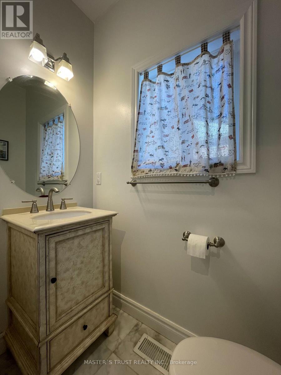 418 The Bridle Walk, Markham, Ontario  L6C 2M5 - Photo 3 - N12431259