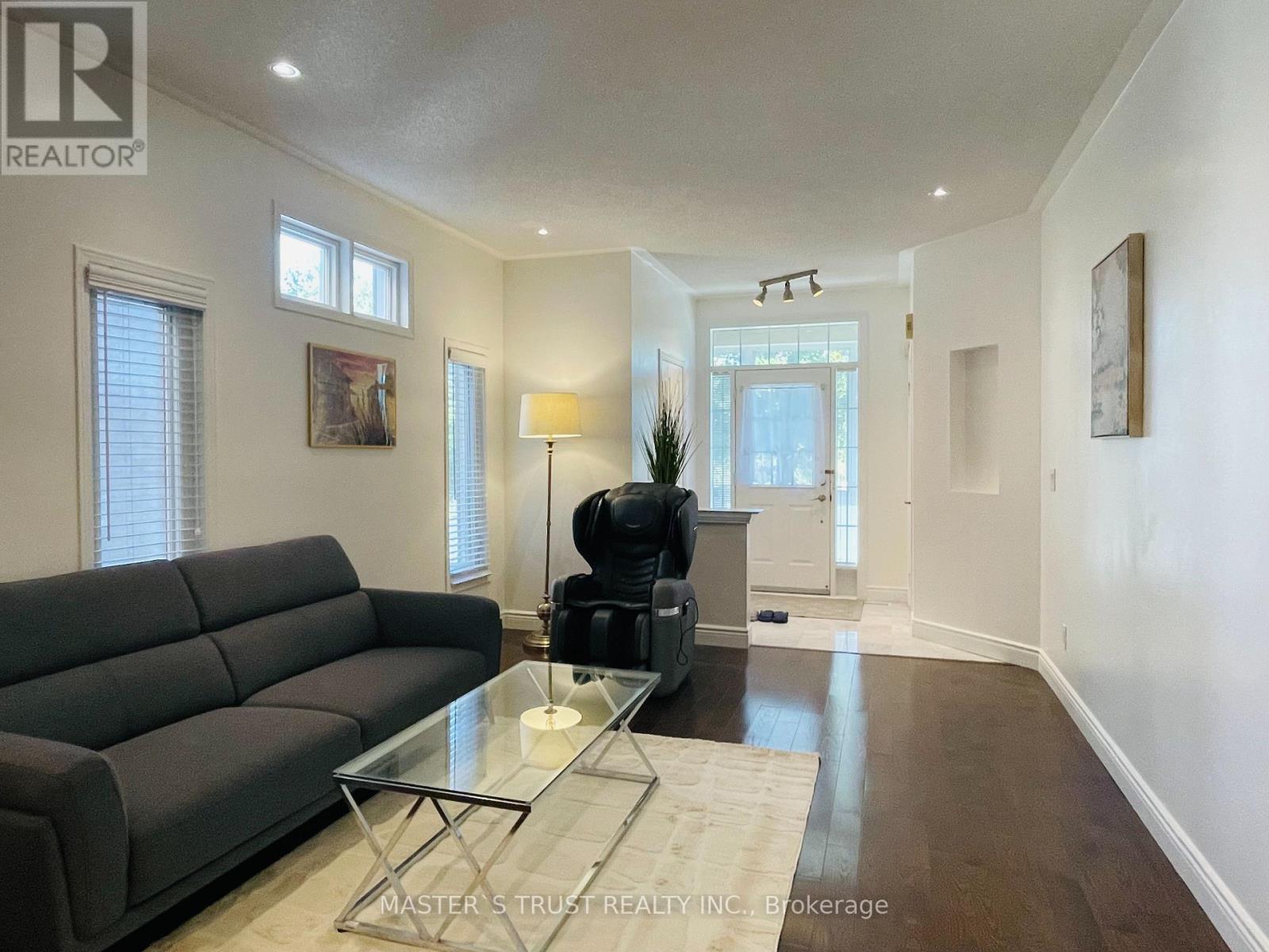418 The Bridle Walk, Markham, Ontario  L6C 2M5 - Photo 6 - N12431259