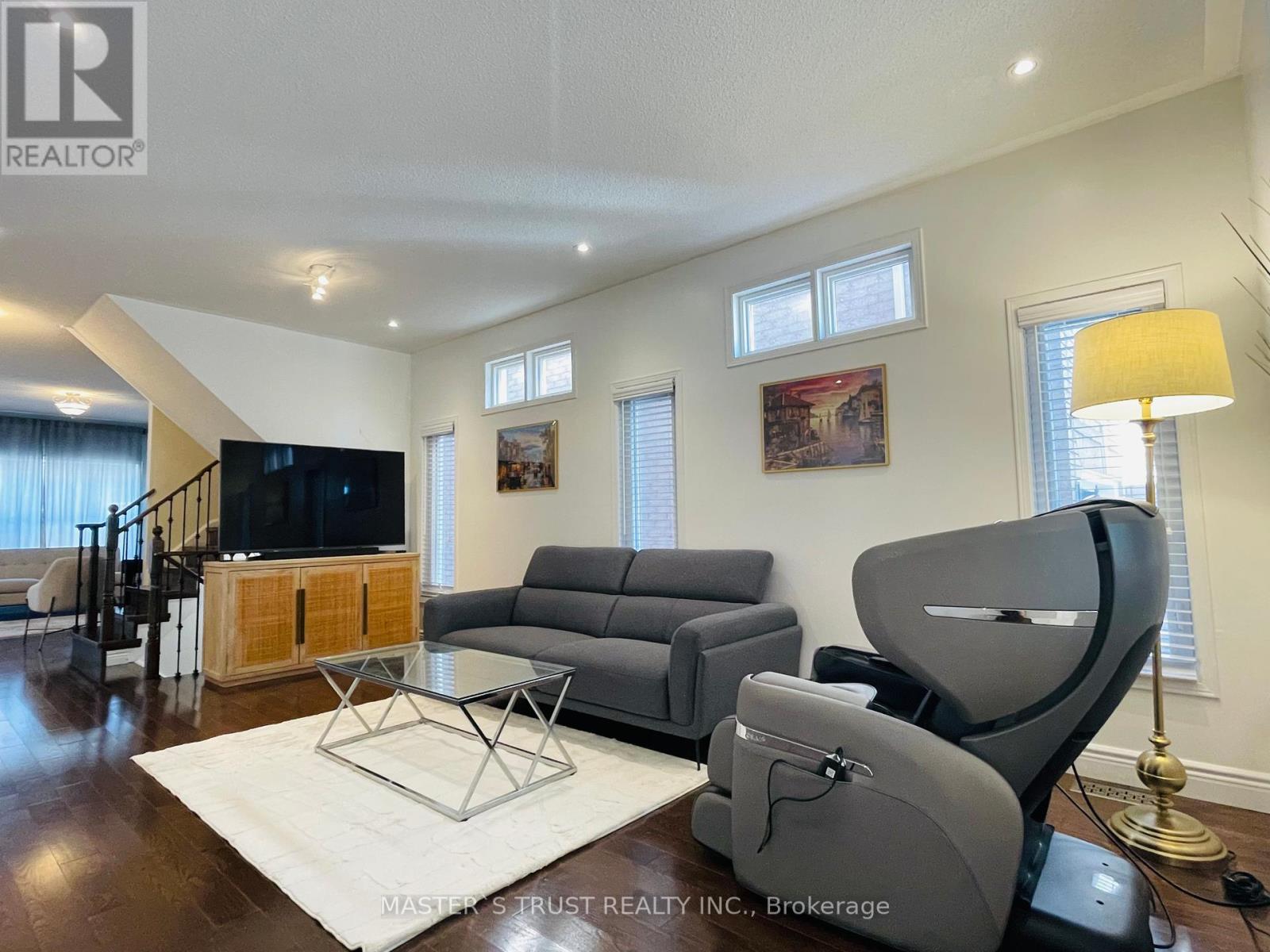 418 The Bridle Walk, Markham, Ontario  L6C 2M5 - Photo 7 - N12431259