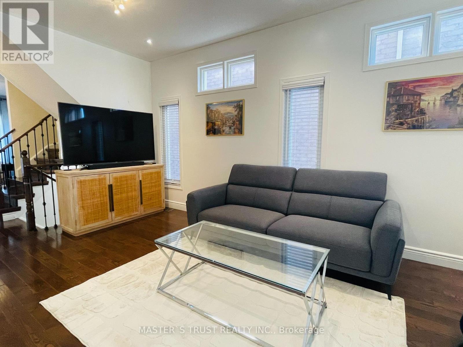 418 The Bridle Walk, Markham, Ontario  L6C 2M5 - Photo 8 - N12431259