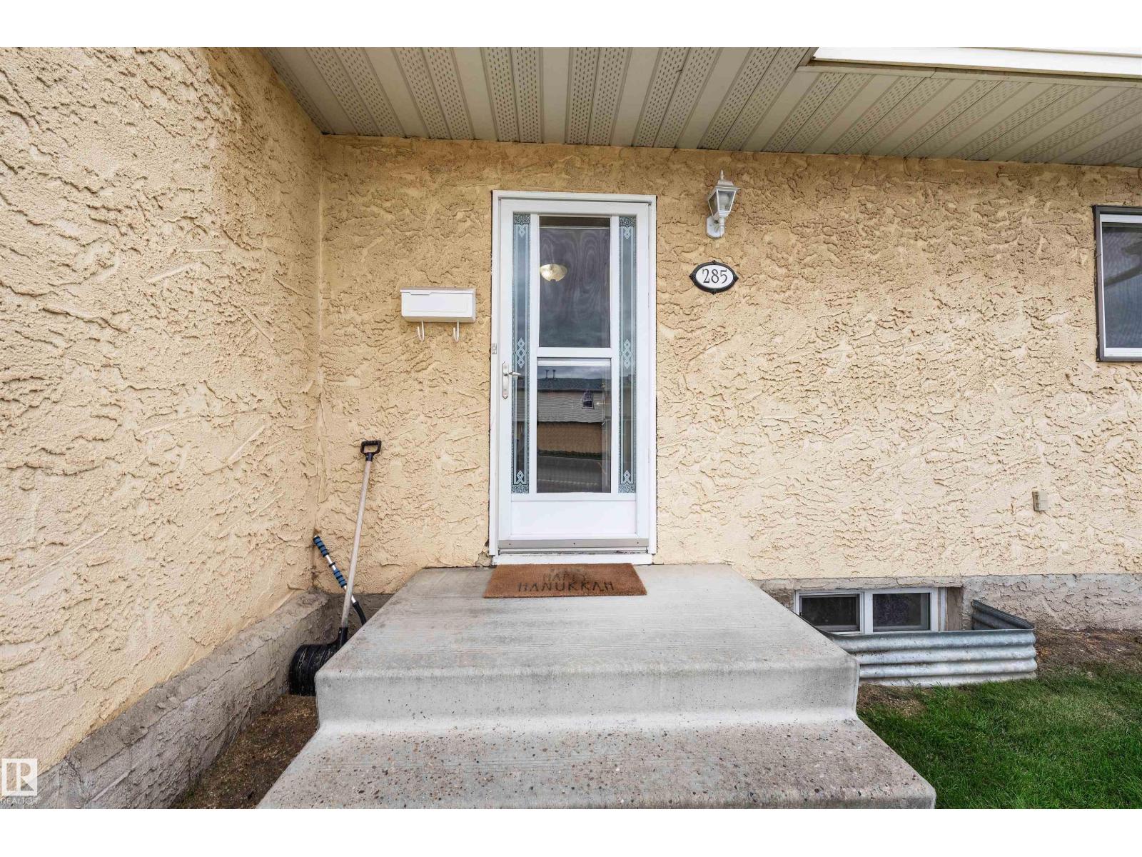 285 Harrison Dr Nw, Edmonton, Alberta  T5A 2X5 - Photo 2 - E4458147