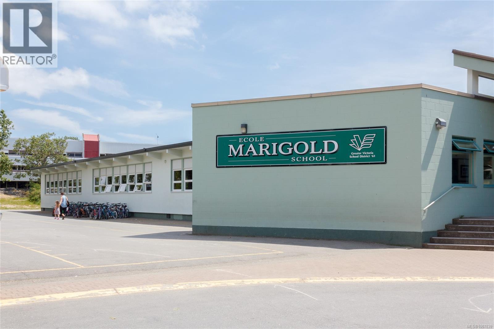 3802 Madaric Pl, Saanich, British Columbia  V8Z 2N1 - Photo 10 - 1007839