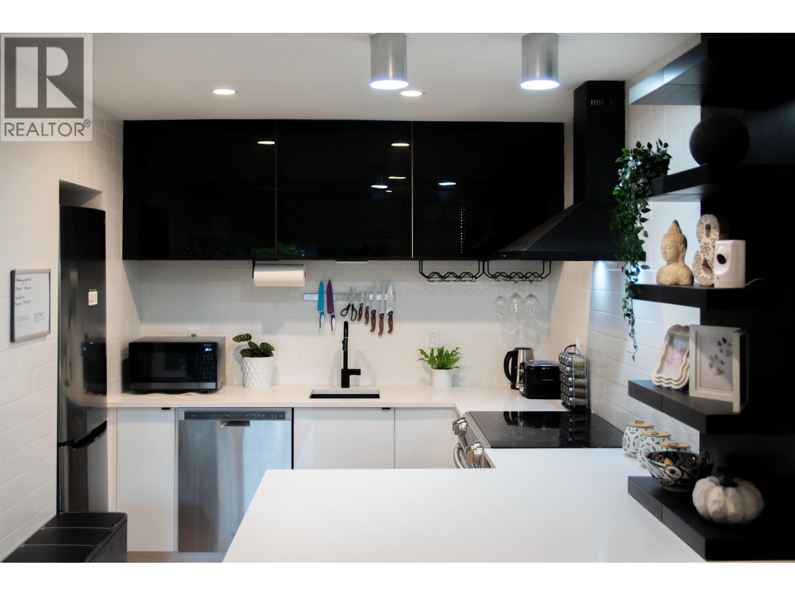 402 1718 Nelson Street, Vancouver, British Columbia  V6G 1M8 - Photo 2 - R3044768