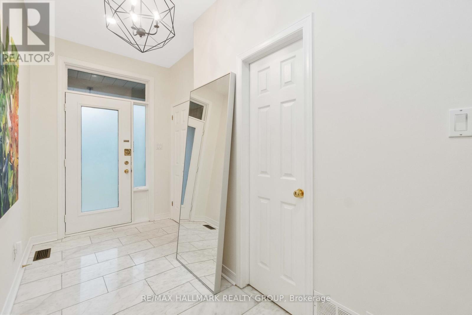 41 Kimberwick Crescent, Ottawa, Ontario  K1V 1K6 - Photo 2 - X12431266