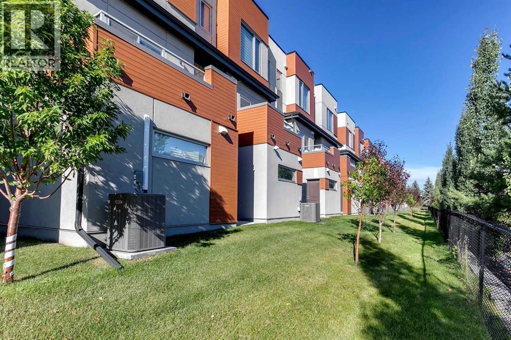 116 Shawnee Common Sw, Calgary, Alberta  T2Y 0P9 - Photo 4 - A2256387