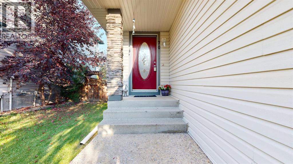70 Crystalridge Close, Okotoks, Alberta  T1S 1X6 - Photo 2 - A2254078