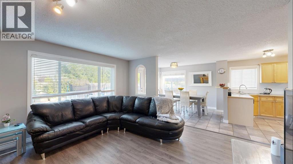 70 Crystalridge Close, Okotoks, Alberta  T1S 1X6 - Photo 4 - A2254078