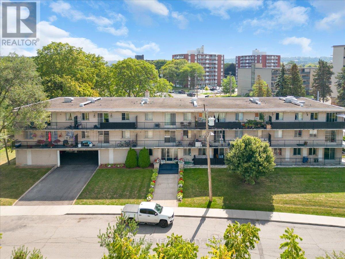 20 Pottruff Road N, Hamilton (Kentley), Ontario  L8H 2M1 - Photo 1 - X12431284