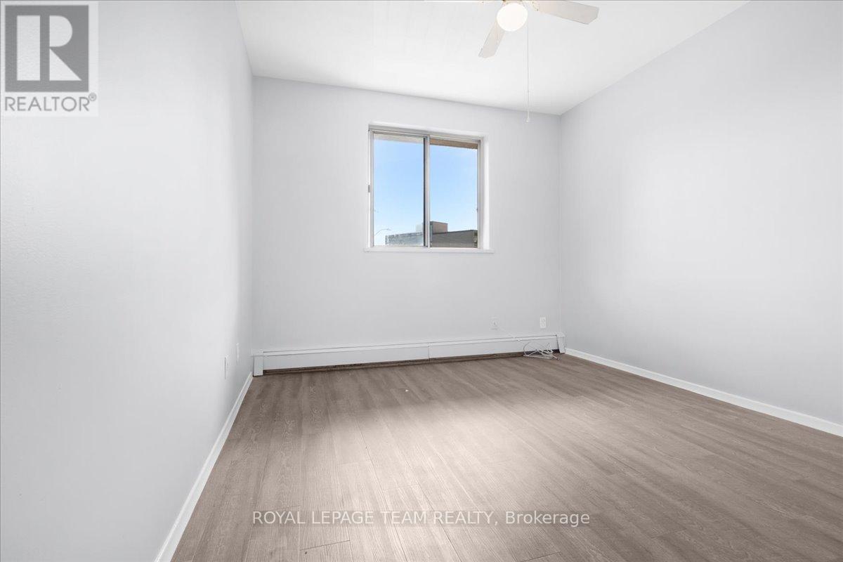 20 Pottruff Road N, Hamilton (Kentley), Ontario  L8H 2M1 - Photo 10 - X12431284