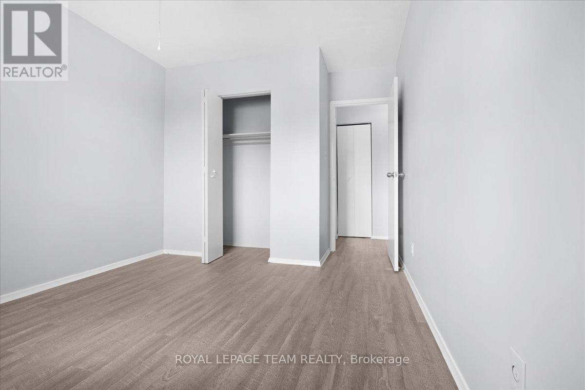 20 Pottruff Road N, Hamilton (Kentley), Ontario  L8H 2M1 - Photo 11 - X12431284
