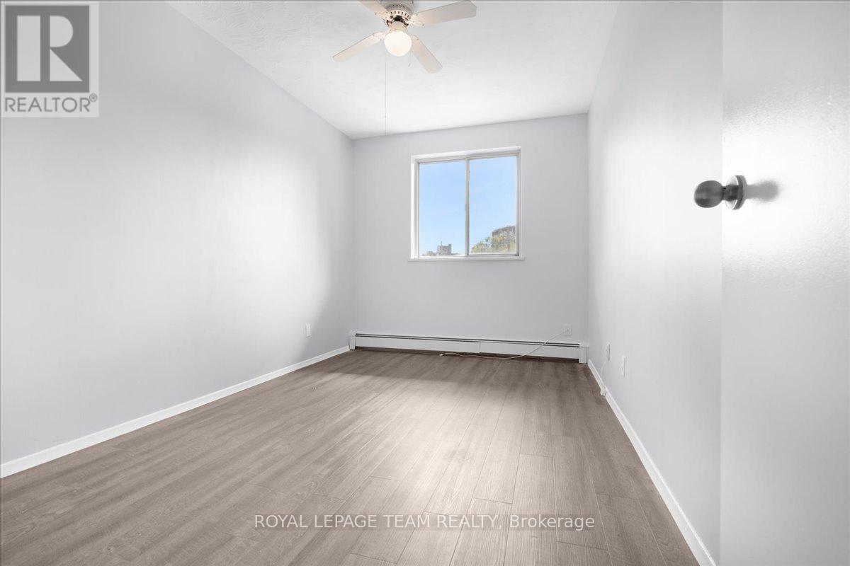 20 Pottruff Road N, Hamilton (Kentley), Ontario  L8H 2M1 - Photo 13 - X12431284