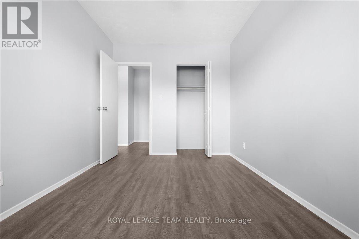 20 Pottruff Road N, Hamilton (Kentley), Ontario  L8H 2M1 - Photo 14 - X12431284