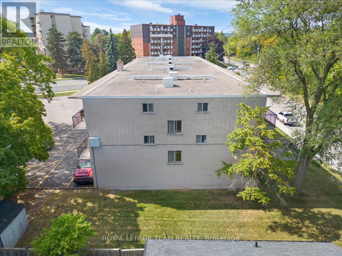 20 Pottruff Road N, Hamilton (Kentley), Ontario  L8H 2M1 - Photo 16 - X12431284
