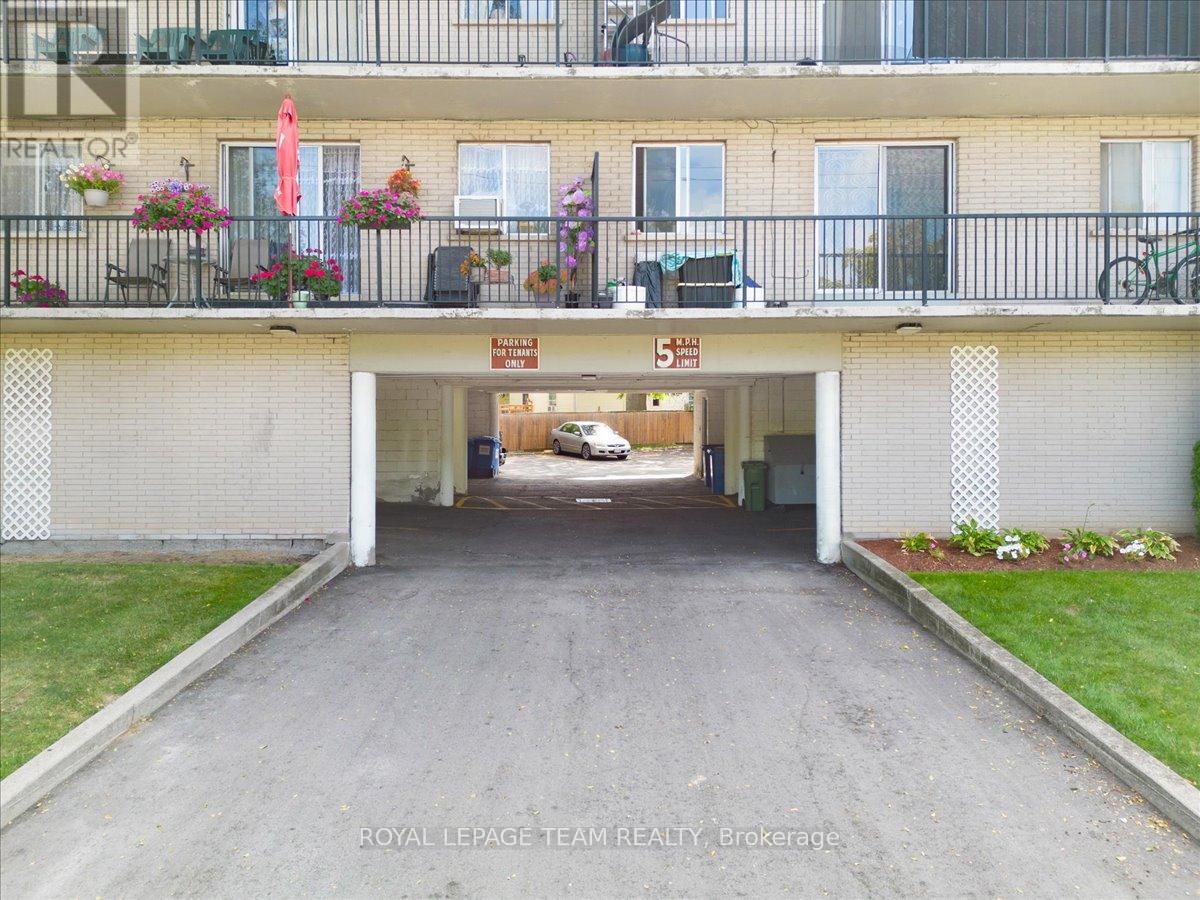 20 Pottruff Road N, Hamilton (Kentley), Ontario  L8H 2M1 - Photo 24 - X12431284