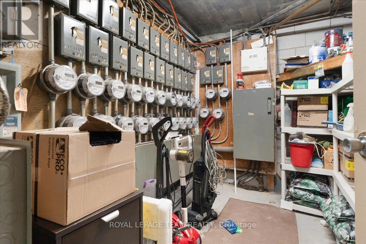 20 Pottruff Road N, Hamilton (Kentley), Ontario  L8H 2M1 - Photo 30 - X12431284