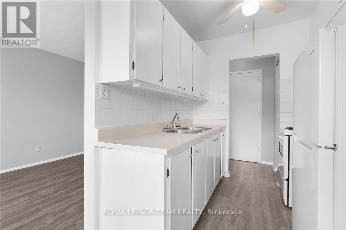 20 Pottruff Road N, Hamilton (Kentley), Ontario  L8H 2M1 - Photo 6 - X12431284