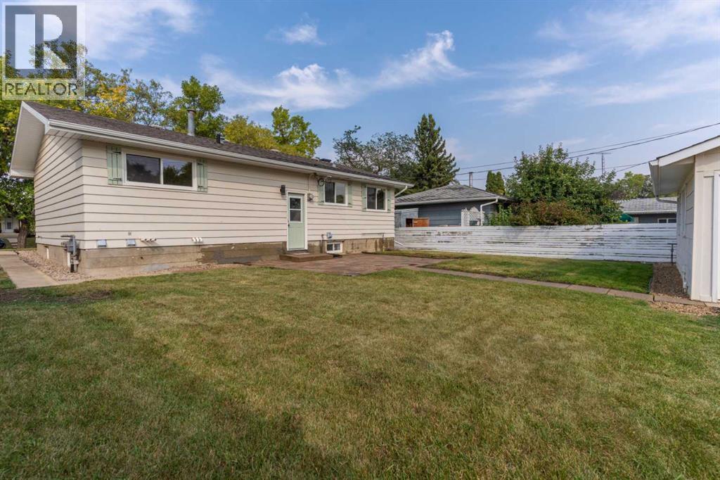 6213 45 Avenue, Camrose, Alberta  T4V 1E8 - Photo 3 - A2256488