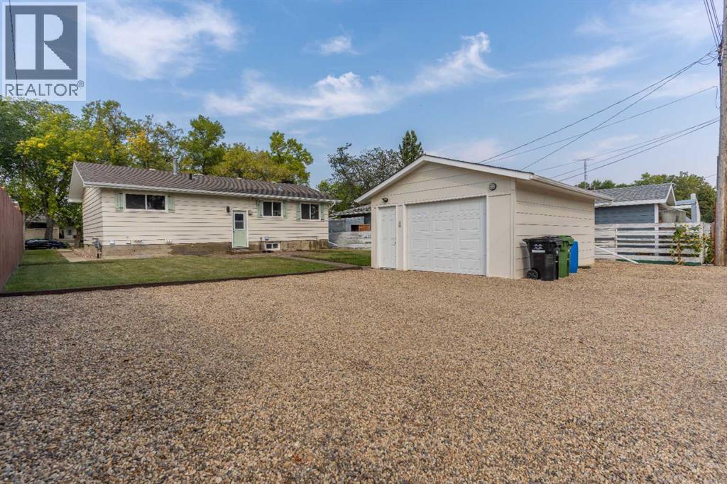 6213 45 Avenue, Camrose, Alberta  T4V 1E8 - Photo 4 - A2256488