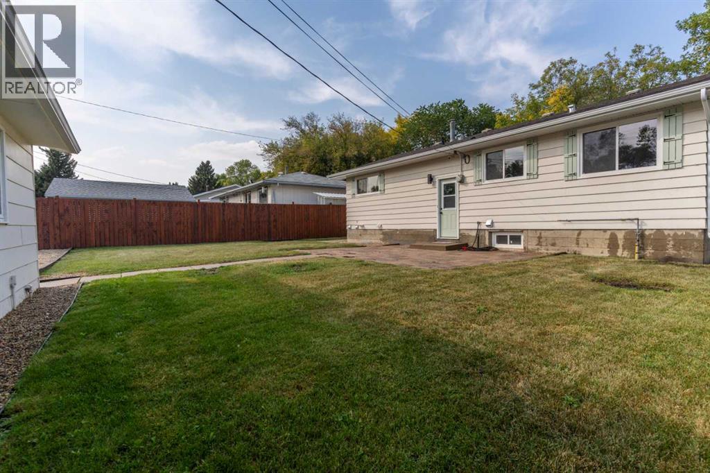 6213 45 Avenue, Camrose, Alberta  T4V 1E8 - Photo 2 - A2256488
