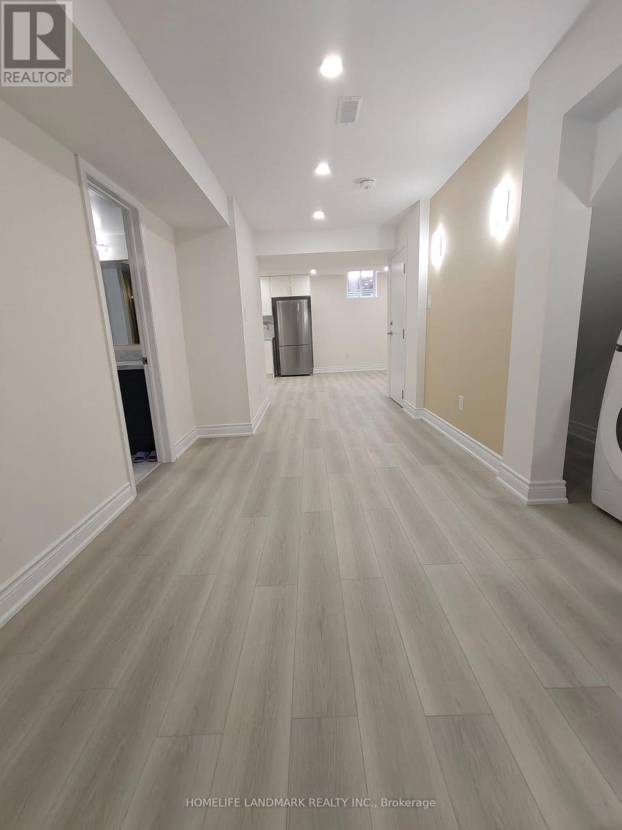 252 BOREALIS AVENUE, Aurora, Ontario