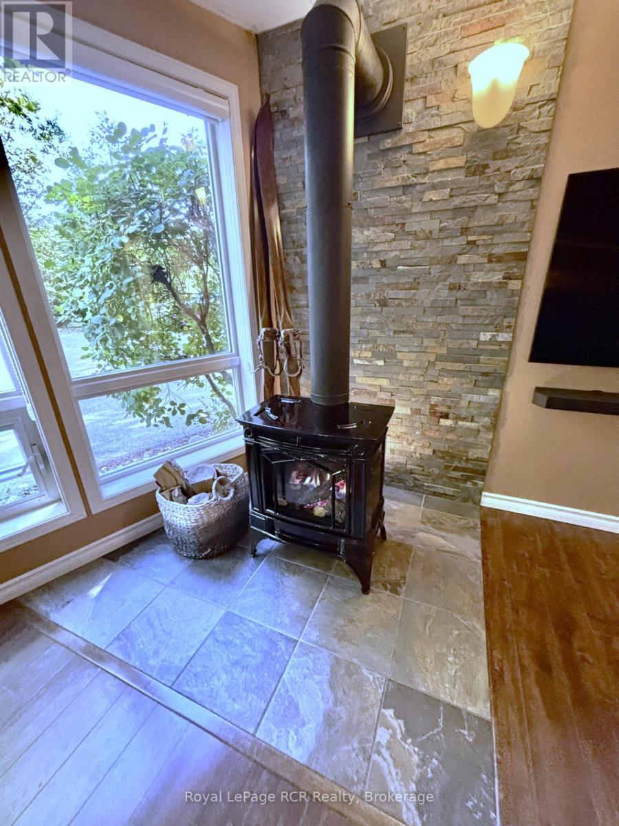 758341 Girl Guide Road, Georgian Bluffs, Ontario  N4K 5N7 - Photo 10 - X12431293
