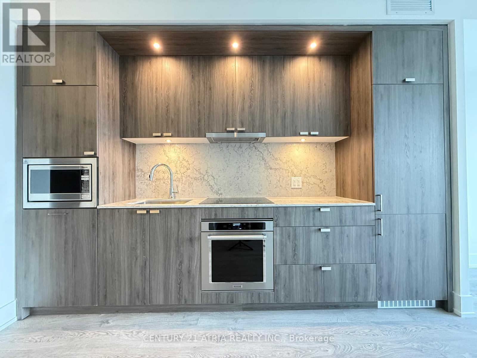 313 - 259 The Kingsway, Toronto, Ontario  M9A 3T6 - Photo 2 - W12431009