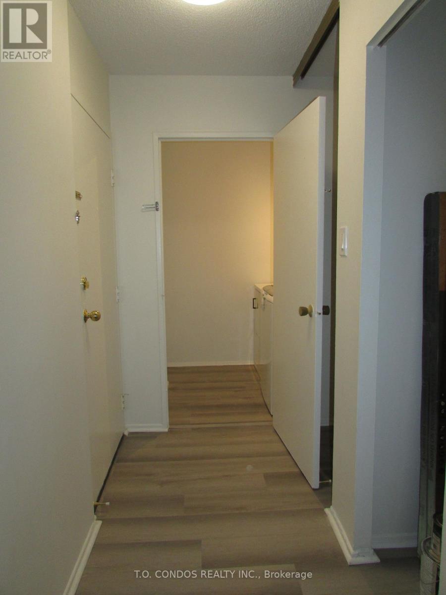 213 - 2001 Bonnymede Drive, Mississauga, Ontario  L5J 4H8 - Photo 4 - W12431288