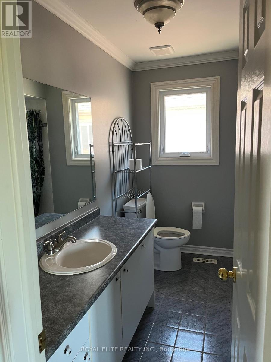311 Stanley Street, Barrie, Ontario  L4M 6X7 - Photo 11 - S12430905