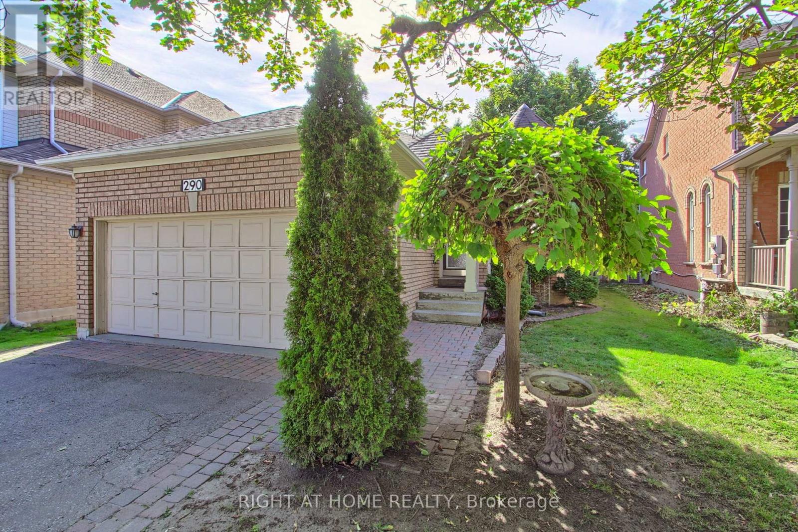 290 Clearmeadow Boulevard, Newmarket, Ontario  L3X 2C6 - Photo 2 - N12402423